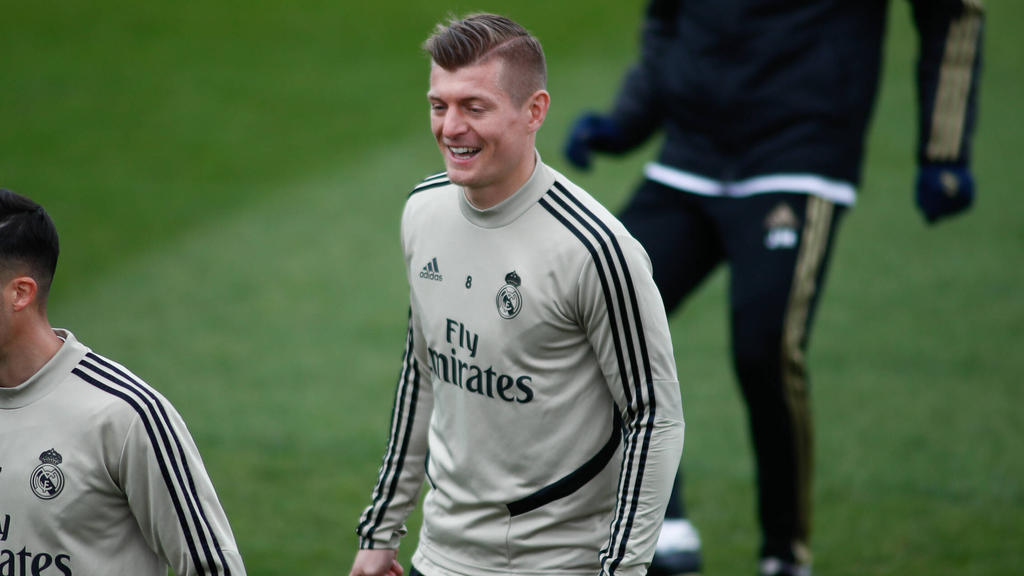 Toni Kroos hat einen User auf witzige Art in die Schranken gewiesen Toni Kroos hat einen User auf witzige Art in die Schranken gewiesen