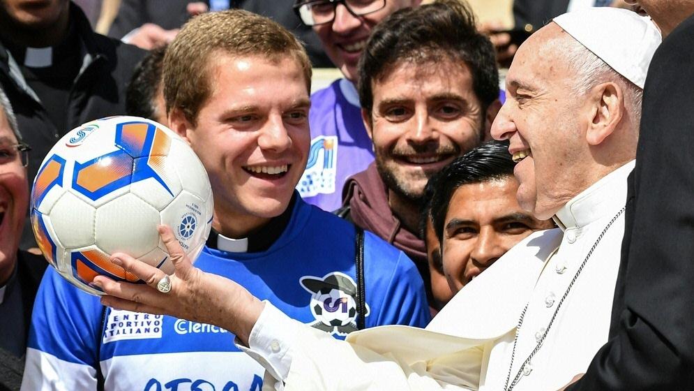 Papst Franziskus ist jetzt Mitlgied bei Boca Juniors Papst Franziskus ist jetzt Mitlgied bei Boca Juniors