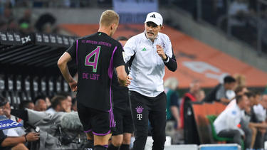 Trainer Thomas Tuchel (re.) gehen beim FC Bayern immer wieder die Spieler aus