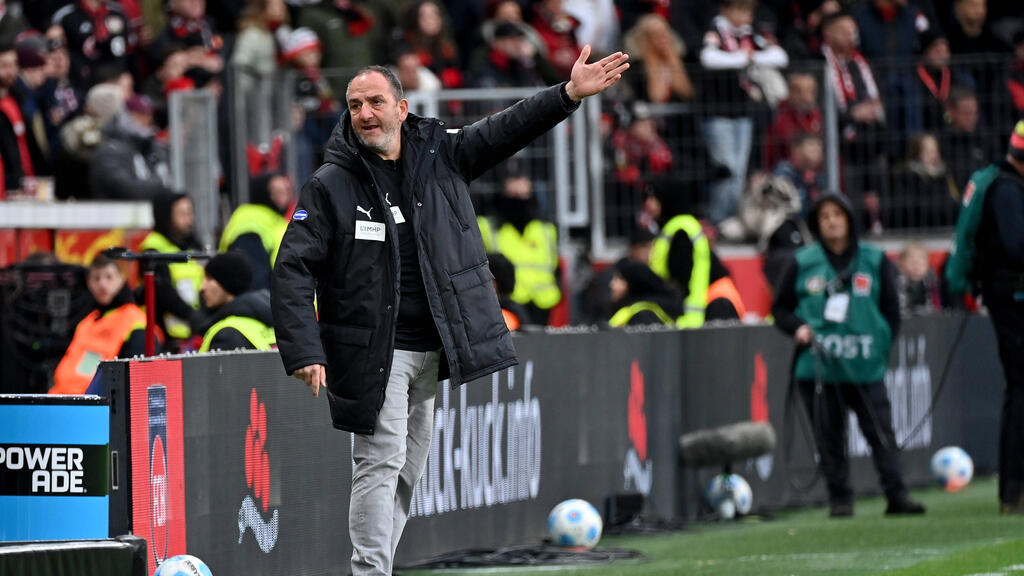 Auf Heidenheim-Trainer Frank Schmidt wartet ein besonderes Spiel