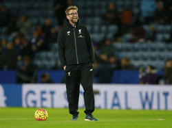 Liverpool-trainer Jürgen Klopp kan lachen voor aanvang van het competitieduel Leicester City - Liverpool. (02-02-2016)