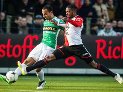 Miquel Nelom (r.) probeert de voorzet van Sean Klaiber te blokken tijdens FC Dordrecht - Feyenoord. (15-03-2015). 