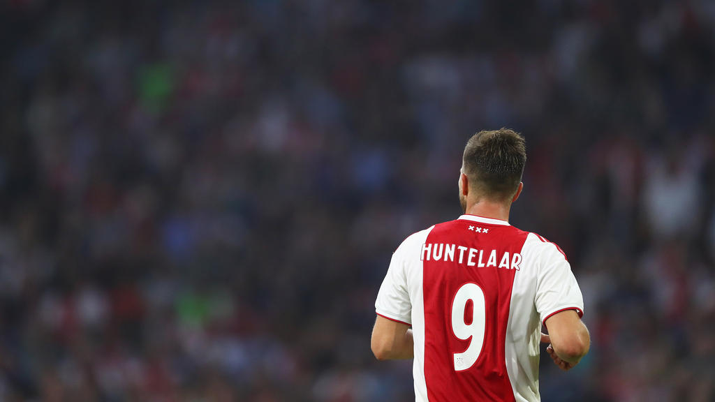 Der ehemalige Schalke-Angreifer Klaas Jan Huntelaar stürmt sehr erfolgreich für Ajax in der Eredivise.