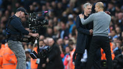 Pep Guardiola (l.) und José Mourinho treffen im Manchester-Derby aufeinander