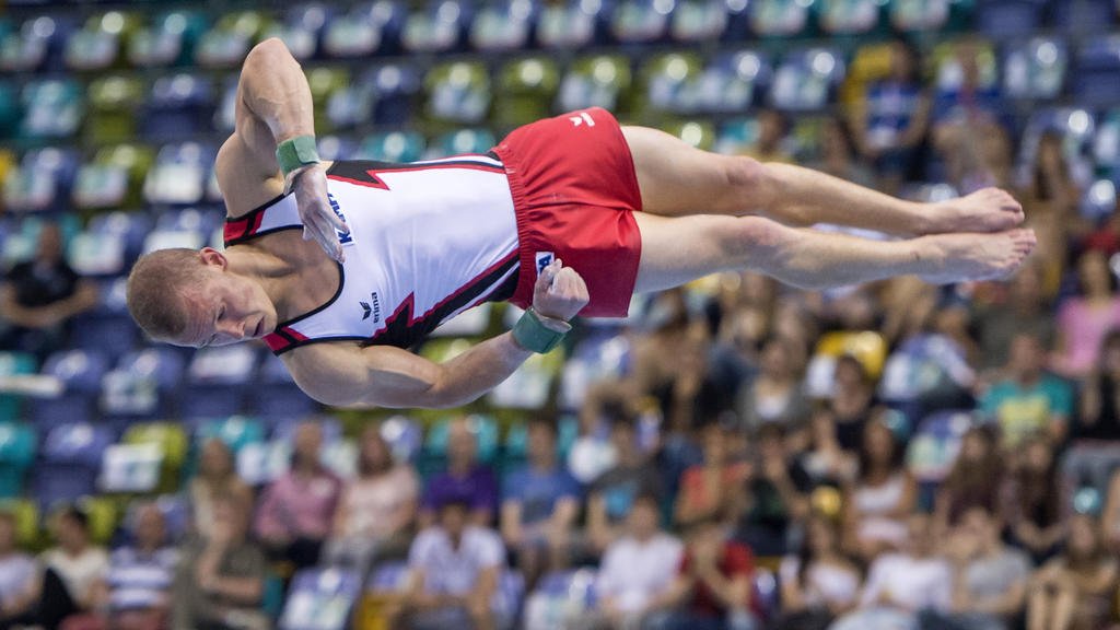 Versucht sich auf dem Trampolin: Fabian Hambüchen Versucht sich auf dem Trampolin: Fabian Hambüchen