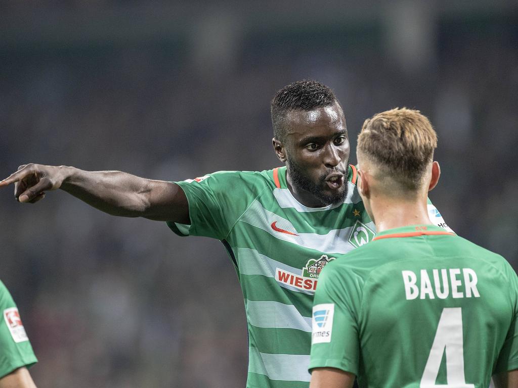 Lamine Sané (l.) und Robert Bauer fallen für Werder Bremen mehrere Wochen aus
