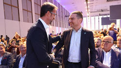 Fredi Bobic (l.) und Lars Windhorst kommentierten die Wahl des neuen Präsidenten bei Hertha BSC