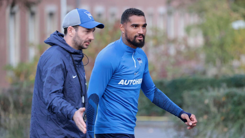 Kevin-Prince Boateng (r.) steht noch bis Sommer 2023 bei Hertha BSC unter Vertrag Kevin-Prince Boateng (r.) steht noch bis Sommer 2023 bei Hertha BSC unter Vertrag