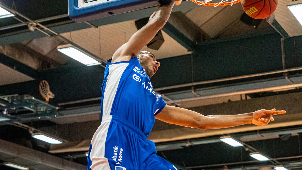 Die MHP Riesen Ludwigsburg verpflichten Adam Touray Die MHP Riesen Ludwigsburg verpflichten Adam Touray