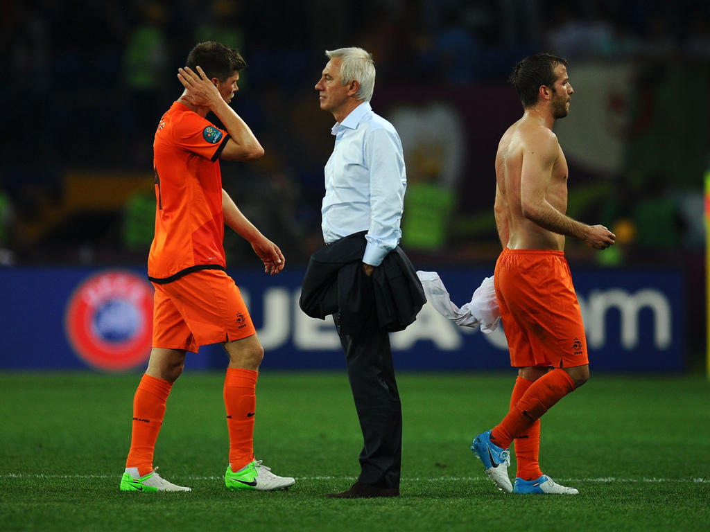 Rafael van der Vaart (r,) freut sich auf Bert van Marwijk als HSV-Trainer. Rafael van der Vaart (r,) freut sich auf Bert van Marwijk als HSV-Trainer.