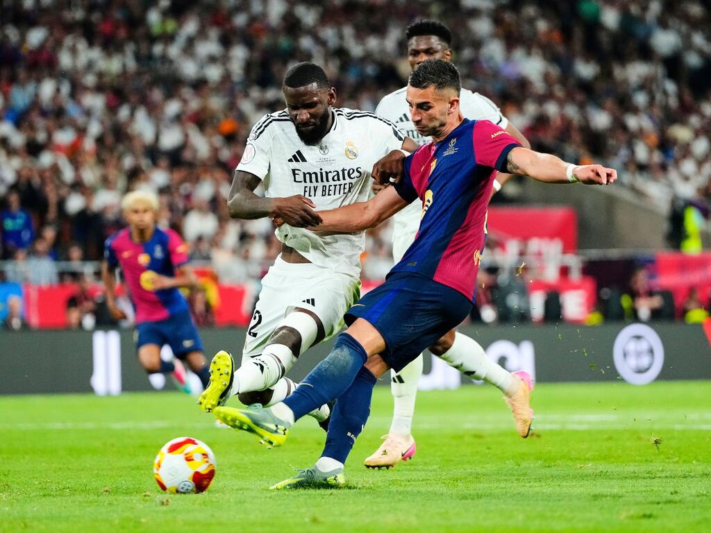 Im Pokalfinale gegen den FC Barcelona leistete sich Antonio Rüdiger (l) einen heftigen Aussetzer