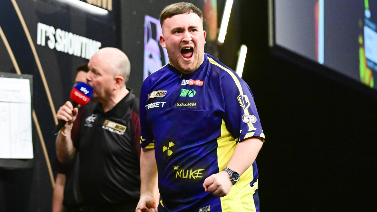 Darts-Weltmeister Luke Littler spielt erneut eine beeindruckende Saison