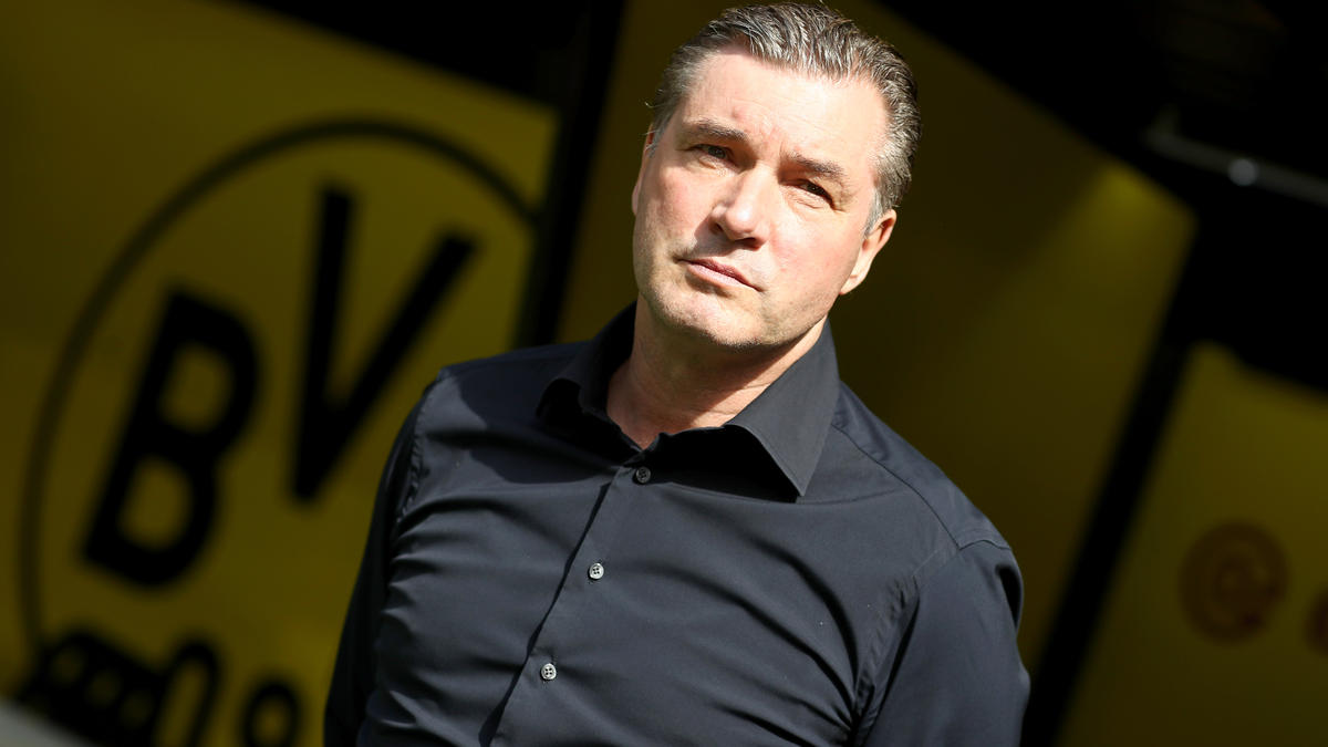 Michael Zorc verteidigt den Wechsel von Mats Hummels zum BVB Michael Zorc verteidigt den Wechsel von Mats Hummels zum BVB