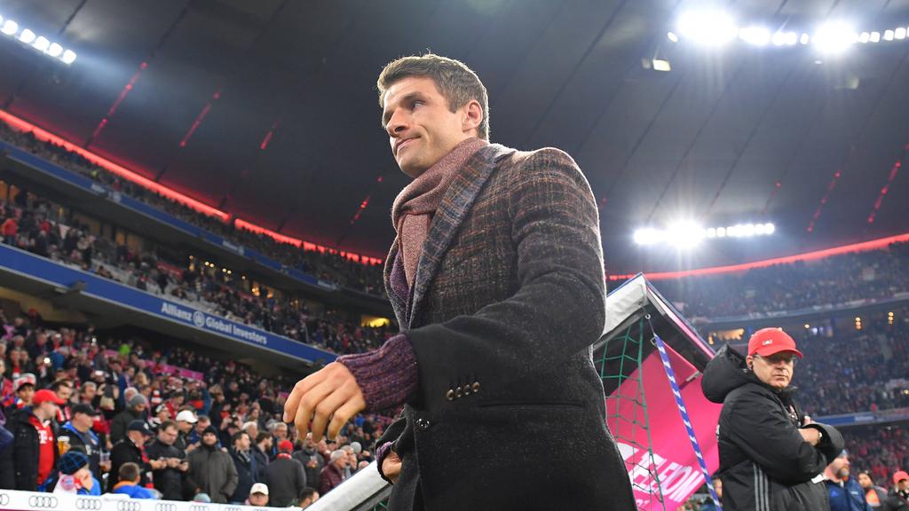 Thomas Müller vom FC Bayern setzt sich für ein Register ein Thomas Müller vom FC Bayern setzt sich für ein Register ein
