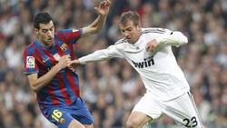 Rafael van der Vaart spielte einst selbst gegen den FC Barcelona (links: Busquets)