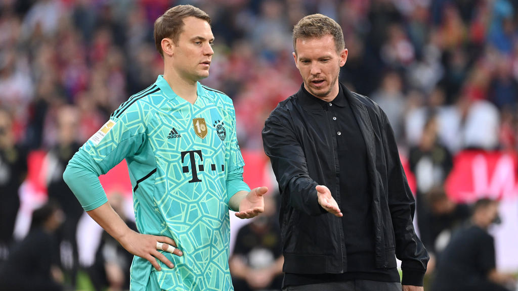Manuel Neuer steht im Tor des FC Bayern Manuel Neuer steht im Tor des FC Bayern