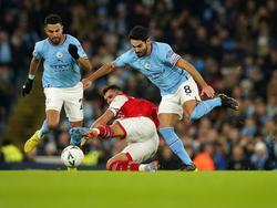 Ilkay Gündogan (r.) und Manchester City wollen im Topspiel beim FC Arsenal punkten
