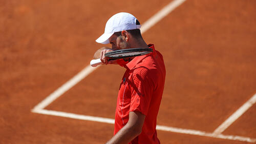 Novak Djokovic sucht zwei Wochen vor den French Open händeringend nach seiner Form
