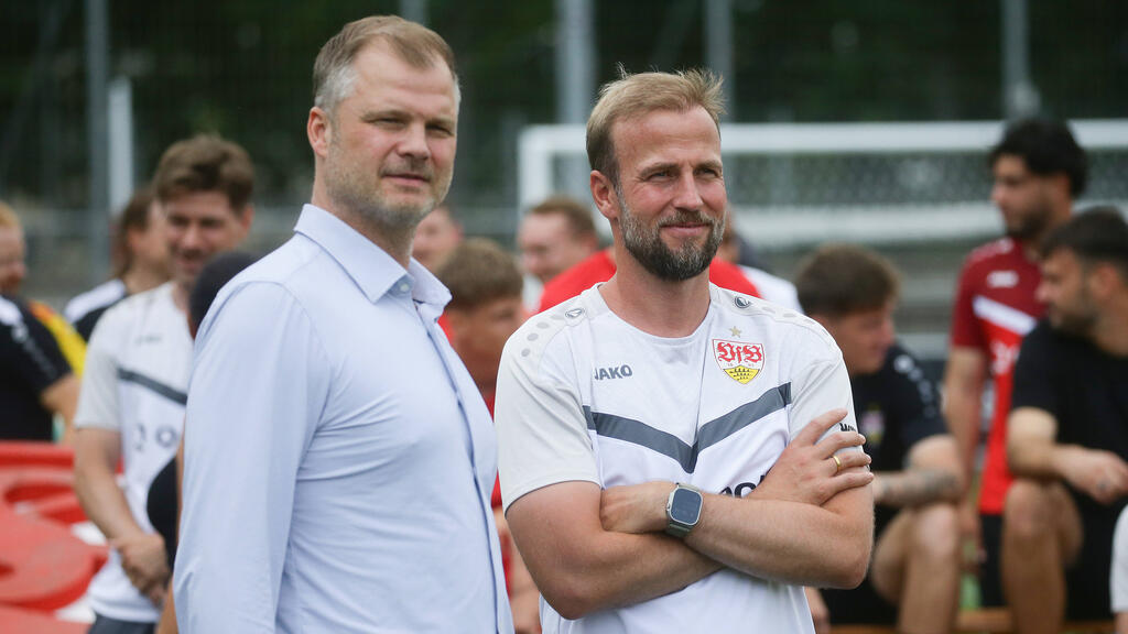 Stuttgarts Sportvorstand Fabian Wohlgemuth (li.) und Trainer Hoeneß (re.) Stuttgarts Sportvorstand Fabian Wohlgemuth (li.) und Trainer Hoeneß (re.)