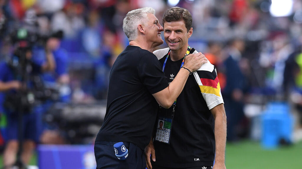 Bastian Schweinsteiger und Thomas Müller waren beim FC Bayern und DFB-Team lange Kollegen Bastian Schweinsteiger und Thomas Müller waren beim FC Bayern und DFB-Team lange Kollegen