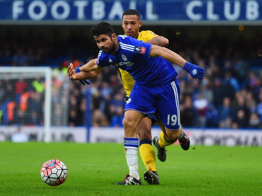 Diego Costa (l.) brachte Chelsea in Front