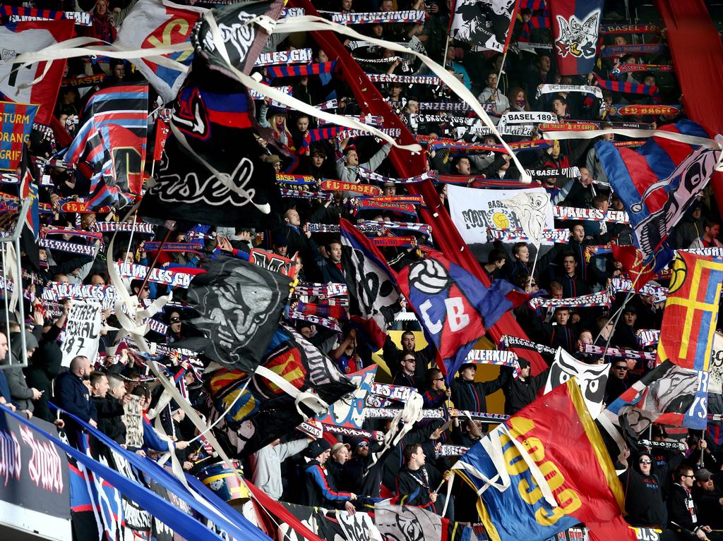 Die Fans des FC Basel sind in Feierlaune und wollen endlich mit der Titelparty loslegen