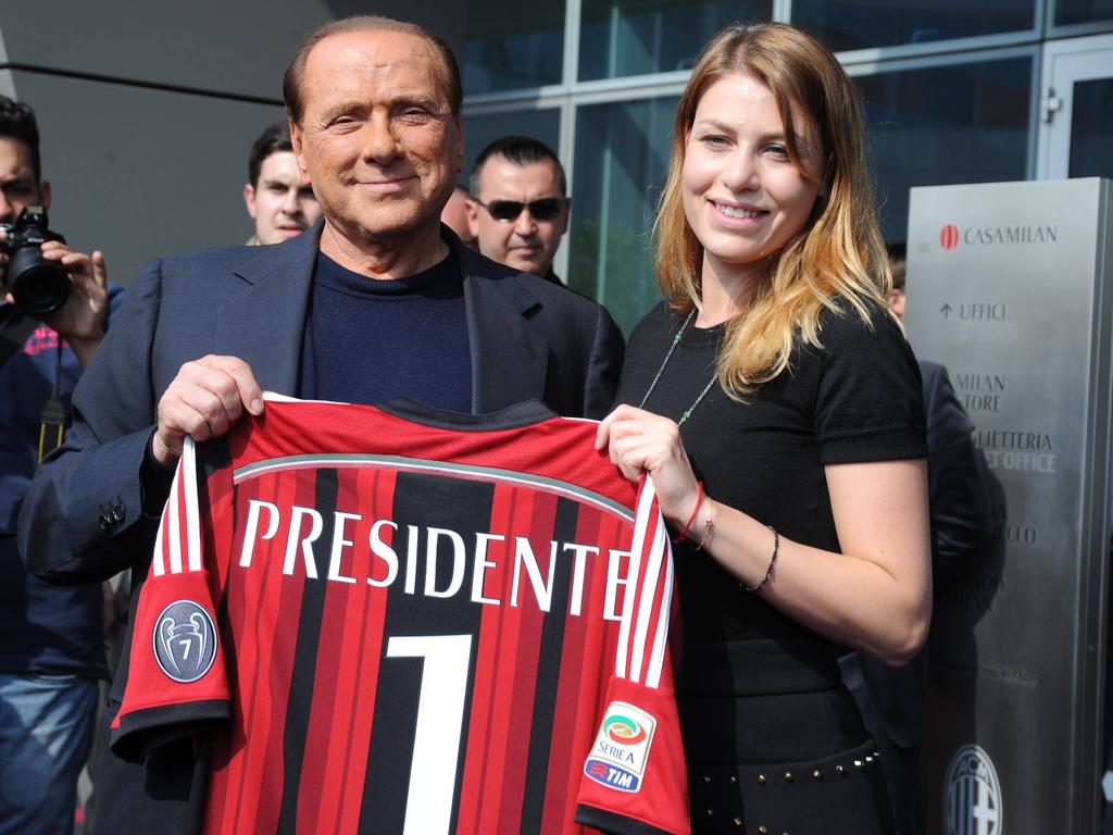AC Milans Mäzen Silvio Berlusconi (l.) muss Verluste finanziell ausgleichen