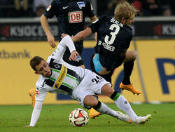 Hazard (i.) se lleva el balón en un duelo contra el Hertha BSC. (Foto: Getty)
