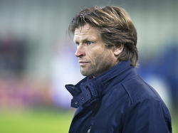 Jan Vreman observeert zijn team de Graafschap in de wedstrijd tegen jong FC Twente in de Jupiler League. (06-12-14)