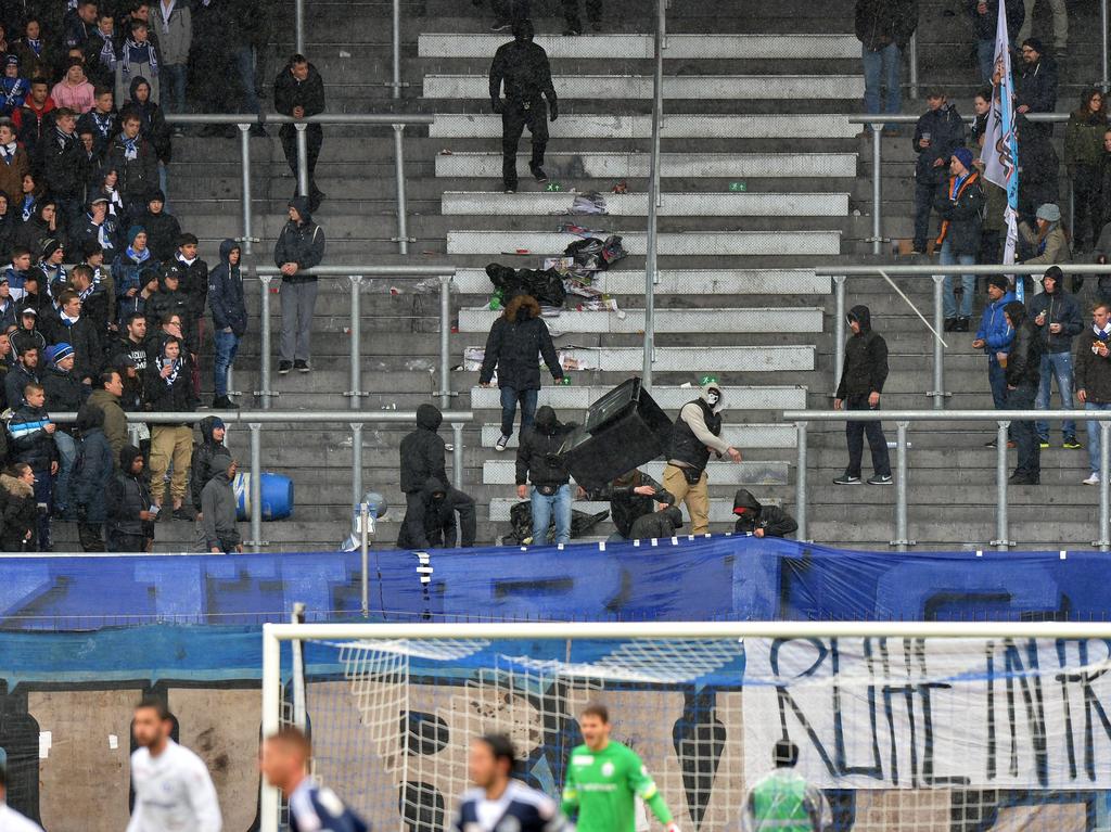 Aufgrund von Ausschreitungen stand die Begegnung am Rande eines Abbruchs Aufgrund von Ausschreitungen stand die Begegnung am Rande eines Abbruchs