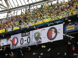 Die Fans aus Den Haag warfen im Spiel gegen Rotterdam mit Plüschtieren