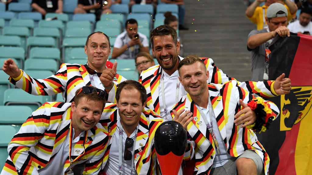 Konfetti: Die deutschen Fans sind guten Mutes