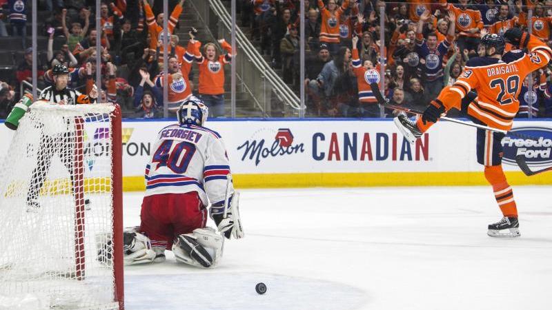 Leon Draisaitl (r.) verzückt die NHL Leon Draisaitl (r.) verzückt die NHL