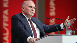 Uli Hoeneß hat FC-Bayern-Sportdirektor Hasan Salihamidzic den Rücken gestärkt