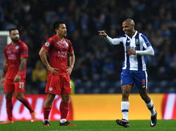 Yacine Brahimi (r.) vom FC Porto bejubelt seinen Treffer