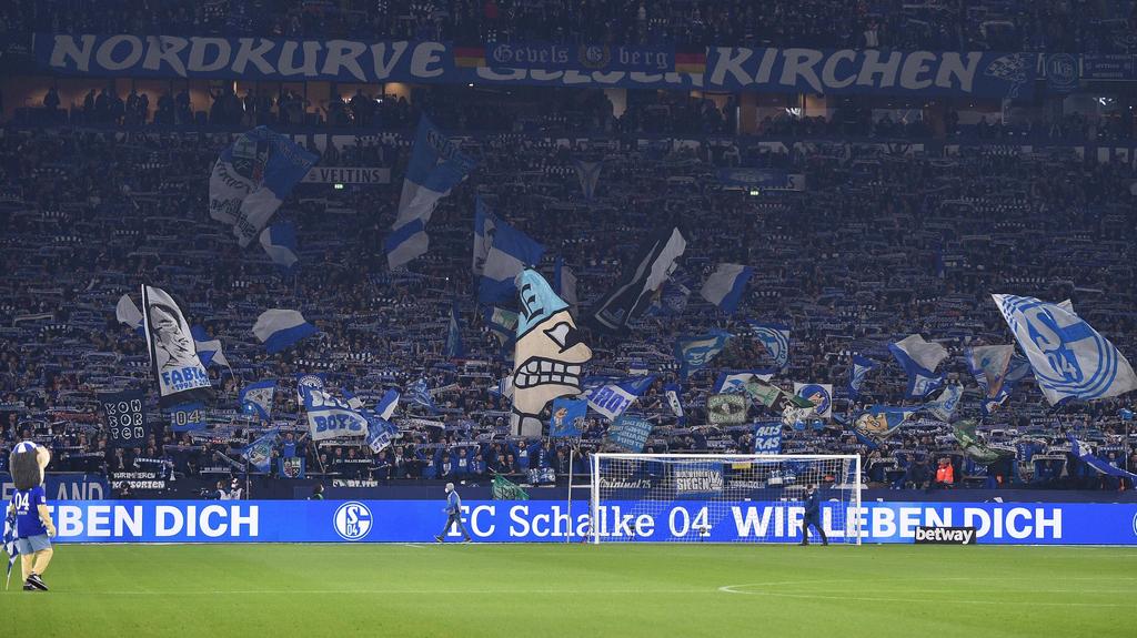 Die Nordkurve des FC Schalke 04 war im Spiel gegen Dresden nach anderthalb Jahren wieder stark besucht