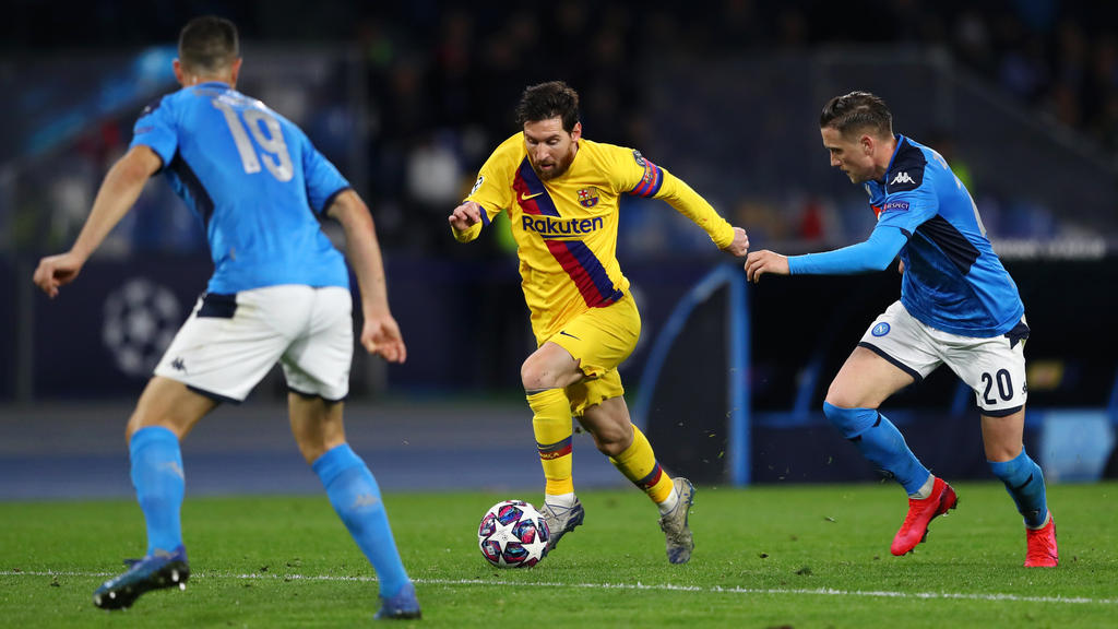Lionel Messi (M.) blieb ein Treffer in Neapel verwehrt