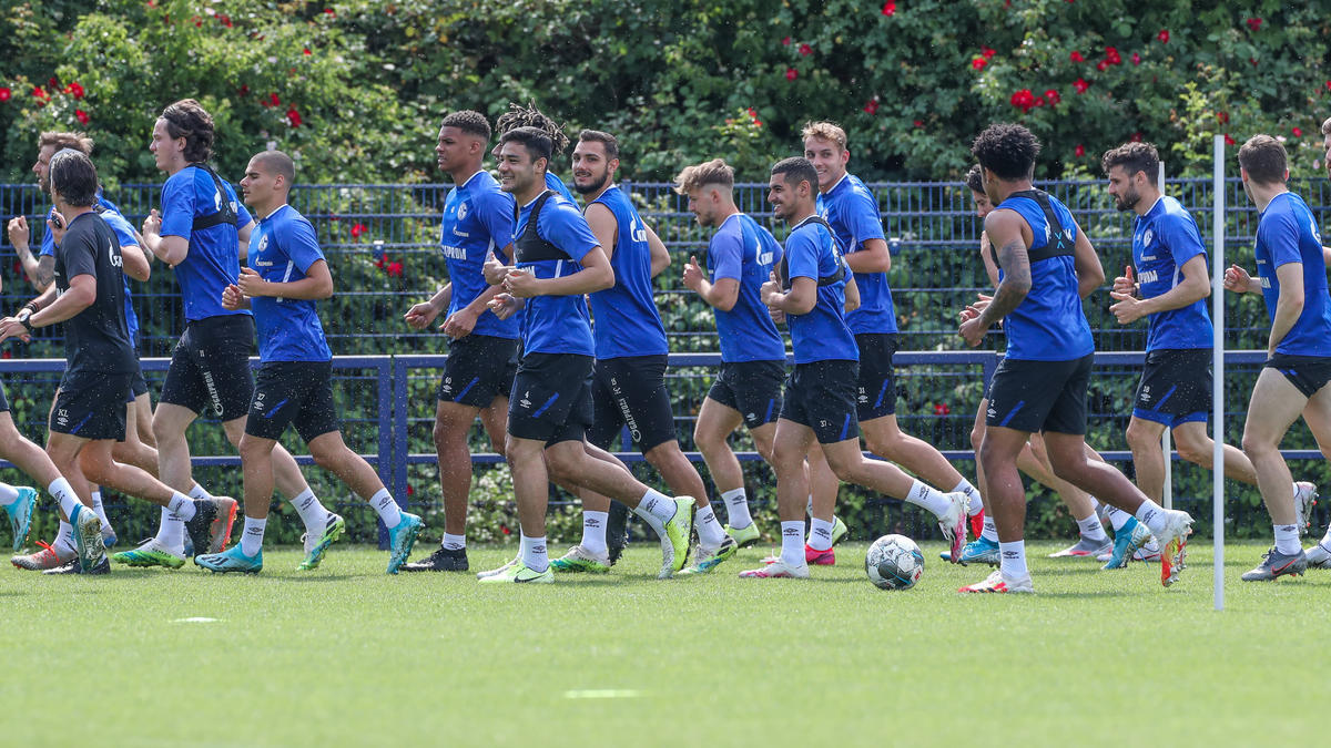 Der FC Schalke will im Sommer kaum ein Stein auf dem anderen lassen
