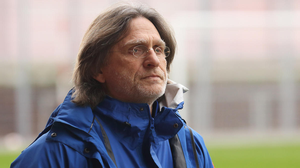 Norbert Elgert will Trainer der U19 des FC Schalke 04 bleiben Norbert Elgert will Trainer der U19 des FC Schalke 04 bleiben