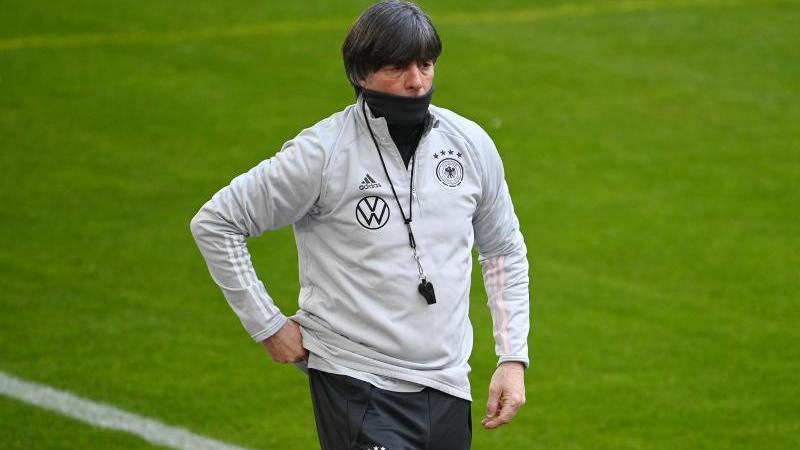 Fast niemand traut der DFB-Elf den EM-Titel unter Joachim Löw zu Fast niemand traut der DFB-Elf den EM-Titel unter Joachim Löw zu