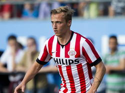 Marcel Ritzmaier kijkt om zich heen tijdens de oefenwedstrijd FC Eindhoven - PSV Eindhoven. (12-7-2014)