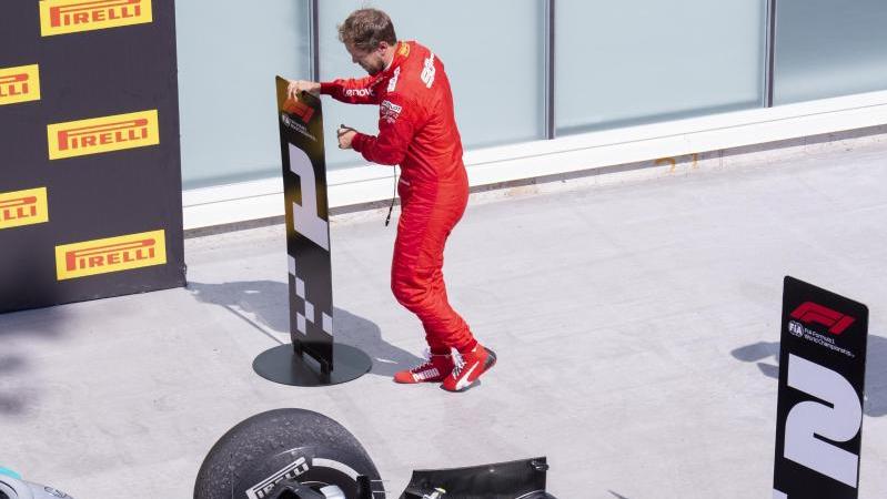 Sichtlich bedient nach dem Rennen in Montréal: Sebastian Vettel Sichtlich bedient nach dem Rennen in Montréal: Sebastian Vettel