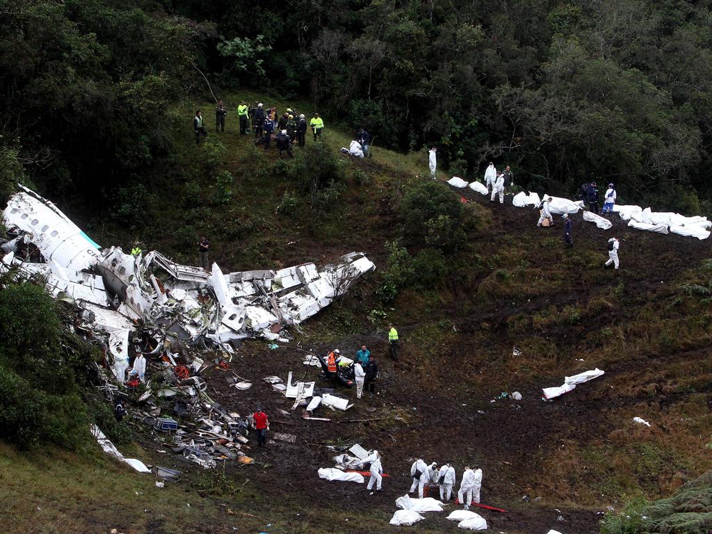 Restos del avión que transportaba al Chapecoense tras el accidente. (Foto: Imago)