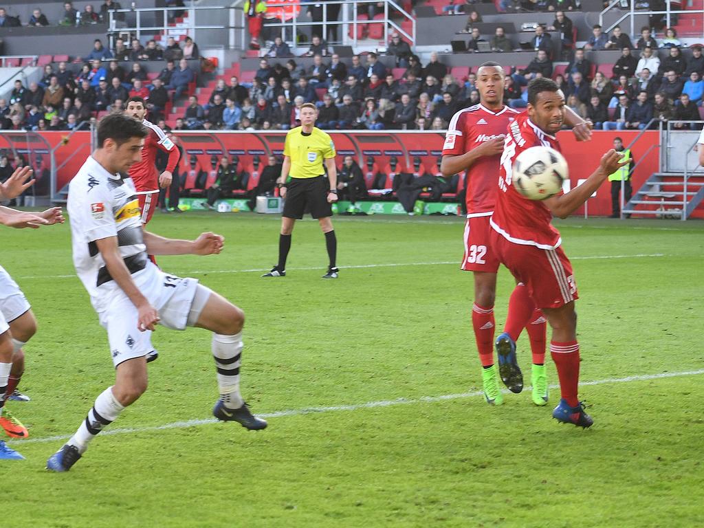 Lars Stindl erzielte gegen den FC Ingolstadt einen Treffer mit dem Unterarm