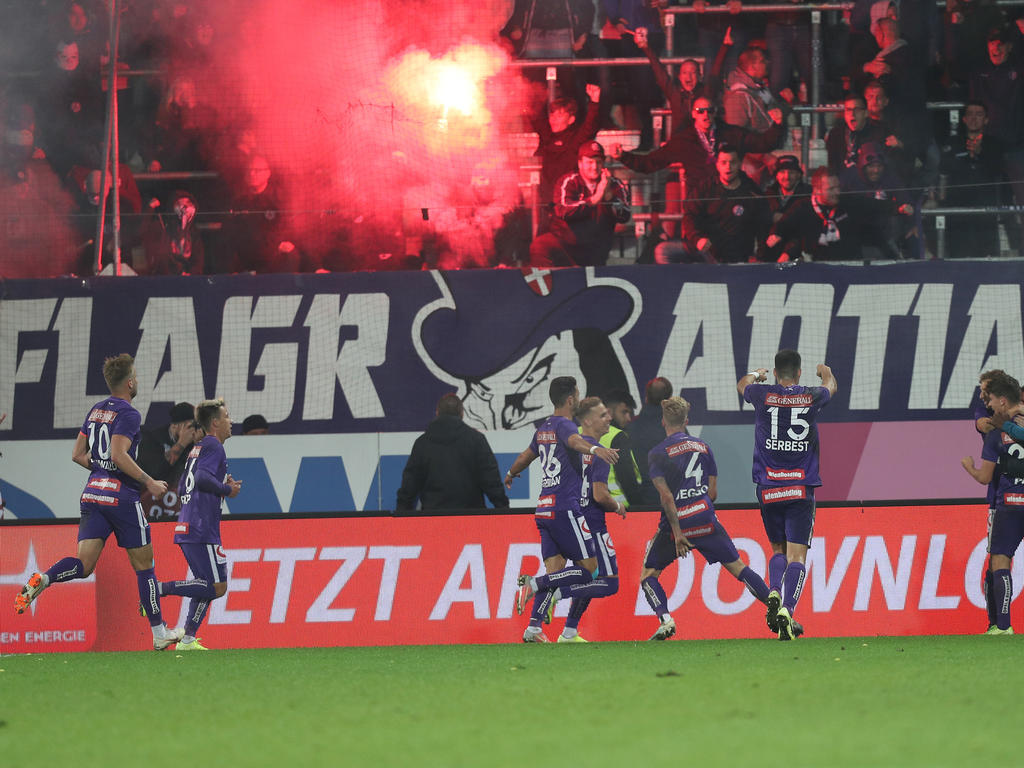 Die Austria Fans sorgten nicht nur mit Bengalos für mächtig Feuer