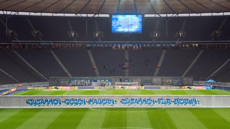 Vor dem Spiel zwischen Hertha BSC und RB Leipzig wird dem Mauerfall gedacht