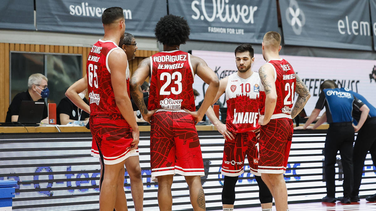Würzburgs Basketballer müssen erneut passen
