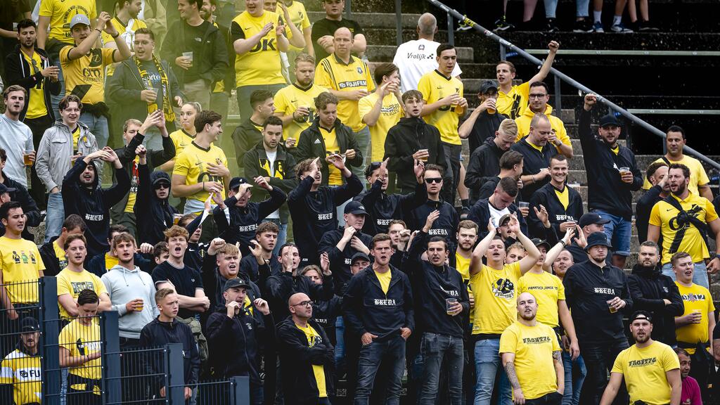 Fans von Breda im Schalker Parkstadion