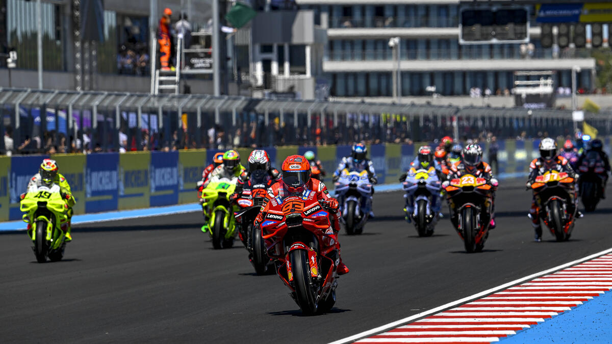 Typisches Bild in der MotoGP 2025: Marc Marquez ist seiner Konkurrenz voraus