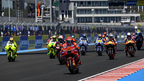 Typisches Bild in der MotoGP 2025: Marc Marquez ist seiner Konkurrenz voraus